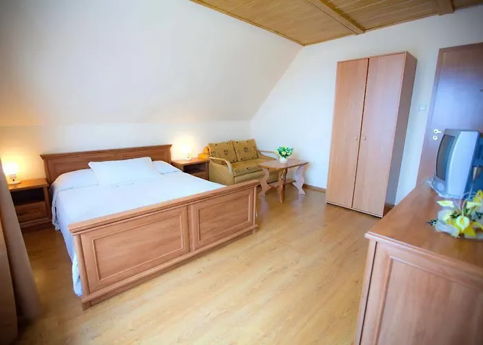 Couette-café Rades 3*