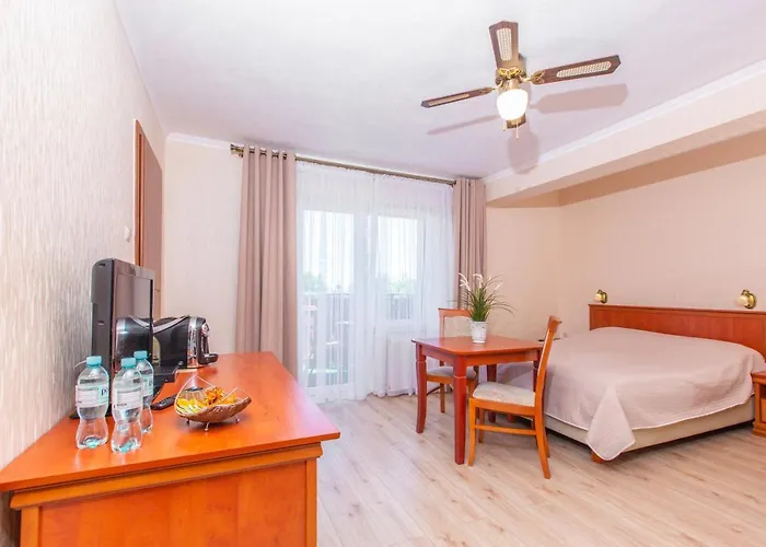 Couette-café Rades 3*